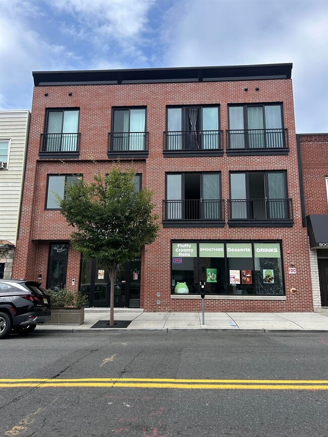 Photo - 275 Broadway Unidad 202 Rental
