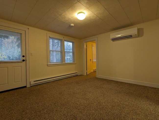 Photo - Spacious 2-Bedroom, 1-bath Home Close To Owen Rose Gardens!