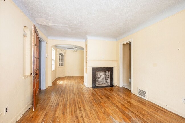 Photo - 2 BED 1.5 BATH BEAUTIFUL SINGLE FAMILY HOME IN WARRENSVILLE HEIGHTS!