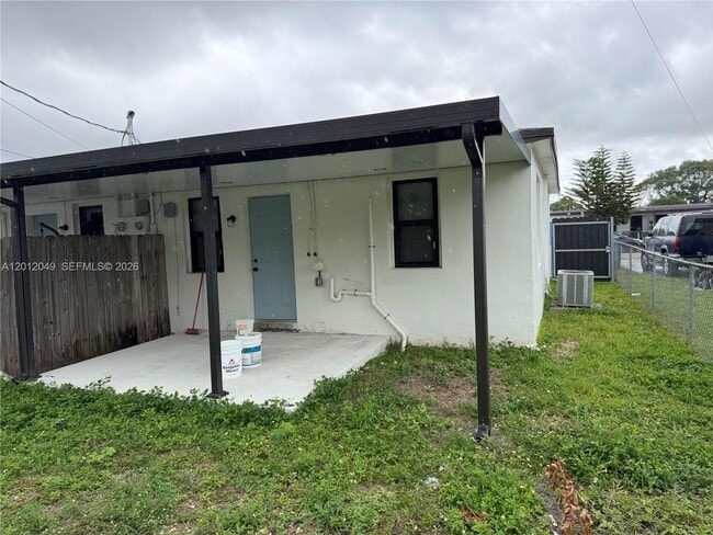 Photo - 1825 NW 74th Ter Unidad 1825