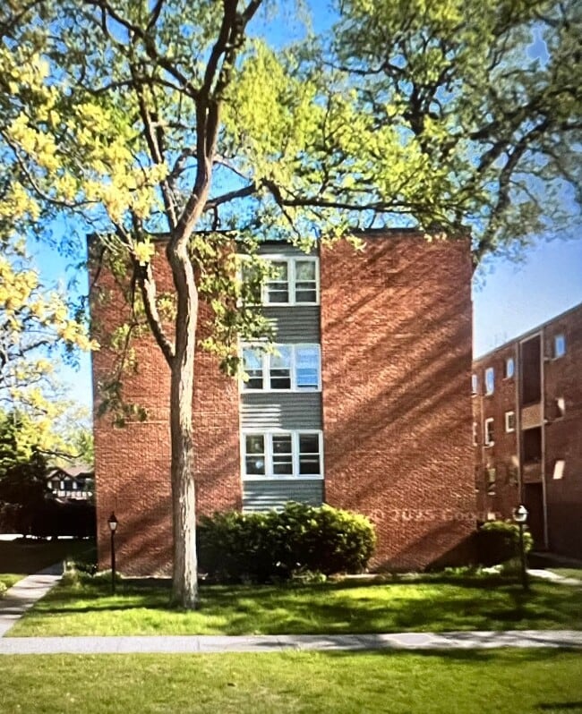 Building Photo - Spacious 1 bedroom, 1 bathroom in Evanston Unit 2727-1S