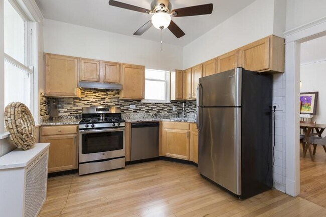 Photo - 2 bedroom in Chicago IL 60625 Unit 2