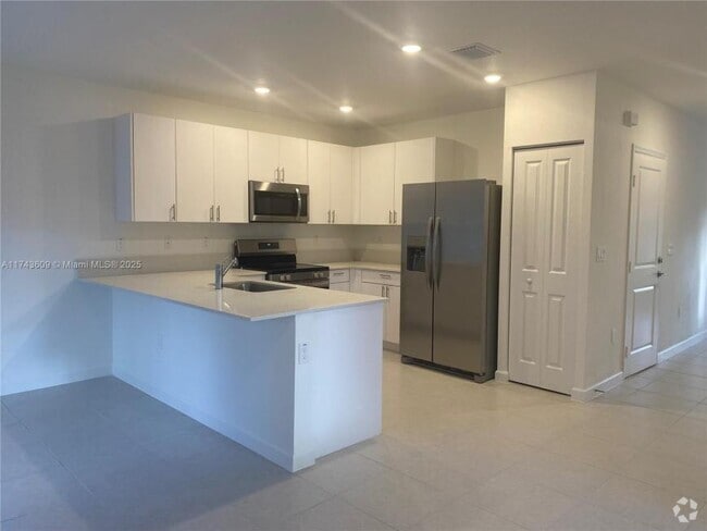 Building Photo - 3 bedroom in Pembroke Park FL 33023 Rental