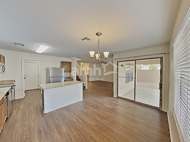 Photo - 628 E Springfield Pl