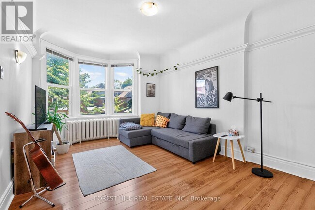 326 Palmerston Blvd
