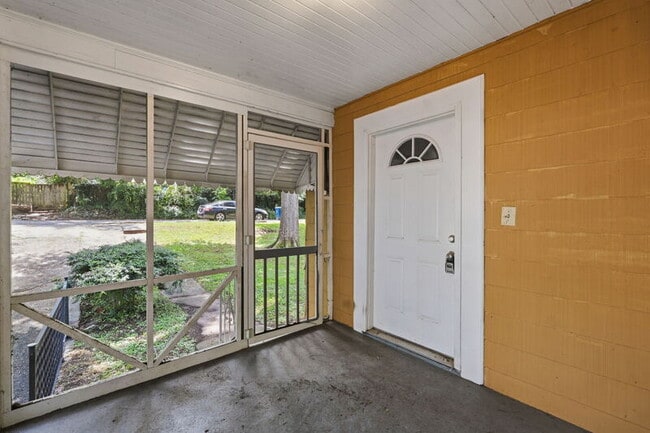 Photo - 178 Meador Way SE