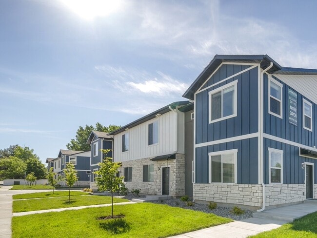 Exterior View of Orchard Park Townhomes - Orchard Park Townhomes