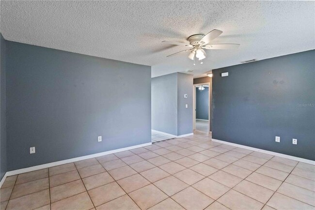 Photo - 284 Lomond Dr