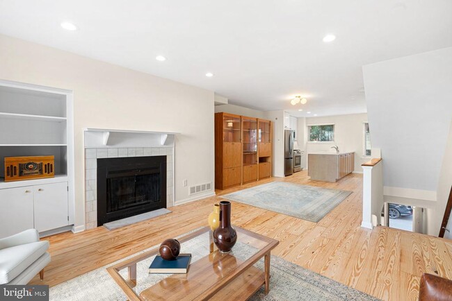 Building Photo - 751 N Ringgold St Rental