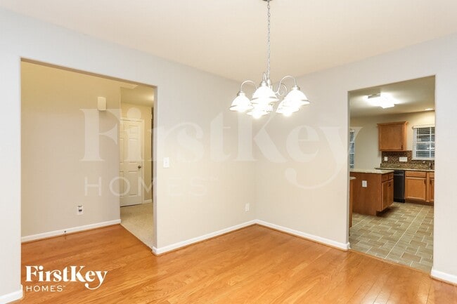 Photo - 5390 Esher Drive