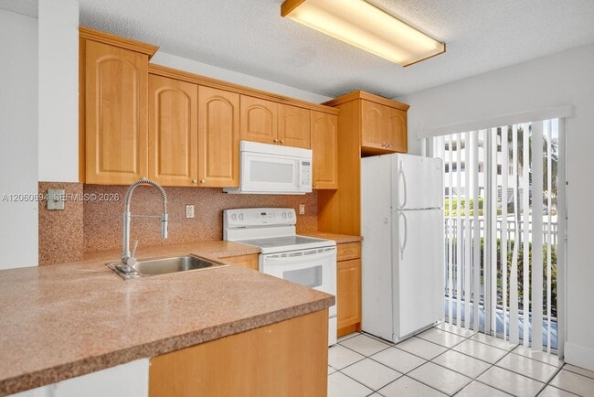 Photo - 2575 SW 27th Ave Unit 111