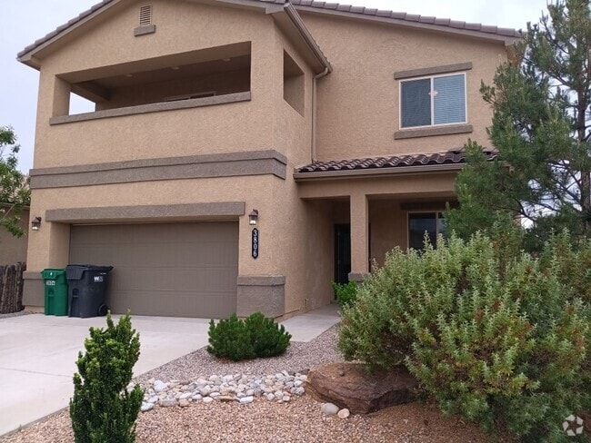 Building Photo - **Beautiful 4 Bedroom Home**Located in Lom...