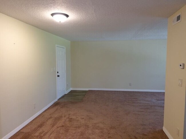 Photo - 14 W Rhodes Dr