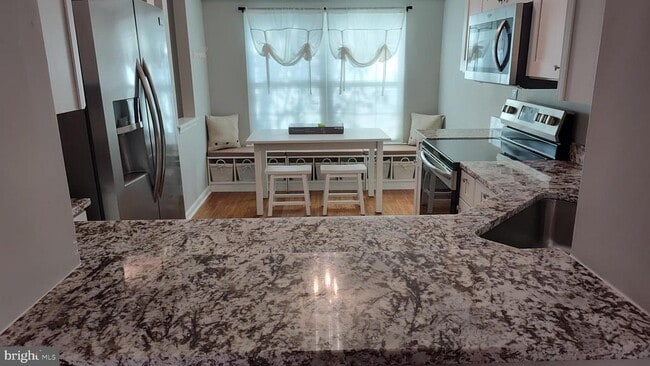 Photo - 442 Darby Ln