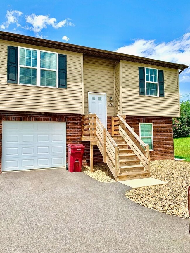 Building Photo - Duplex 2 Bedroom / 2Bath  Johnson City