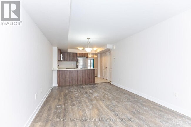 Photo - 20 Westmeath Ln