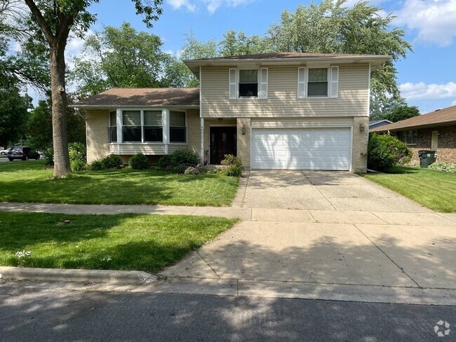 Building Photo - 2102 E Robinhood Ln Rental