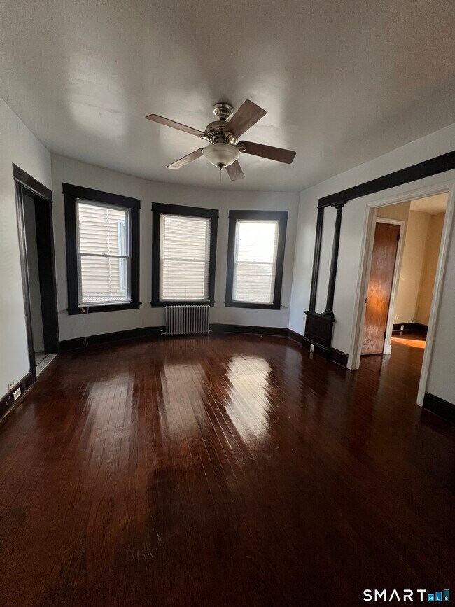Photo - 980 Howard Ave