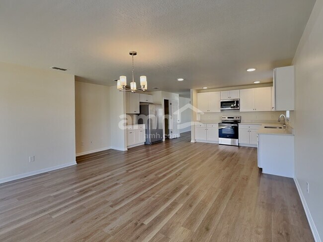 Photo - 15601 Sarcee Ct