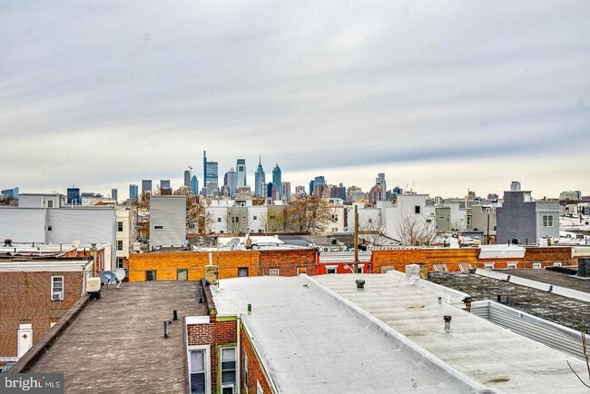 Building Photo - 1945 Watkins St