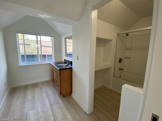 Photo - 4 br, 3 bath Triplex - 8120 Delridge Way S...