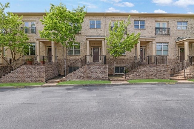 Building Photo - 745 Fountainhead Ln NE