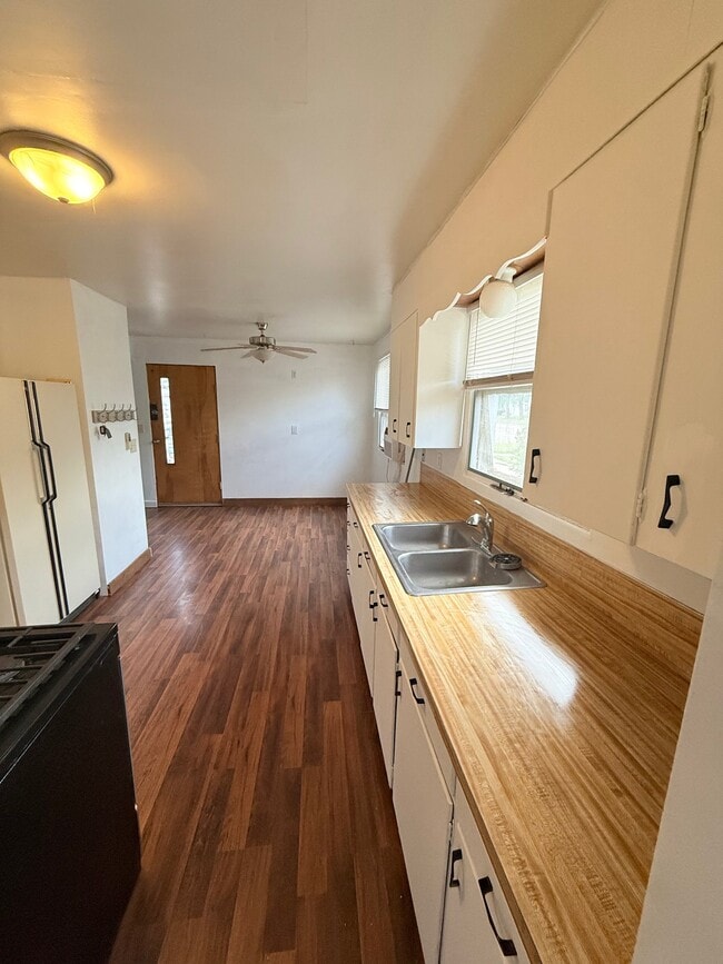 Photo - 728 Halley Ave