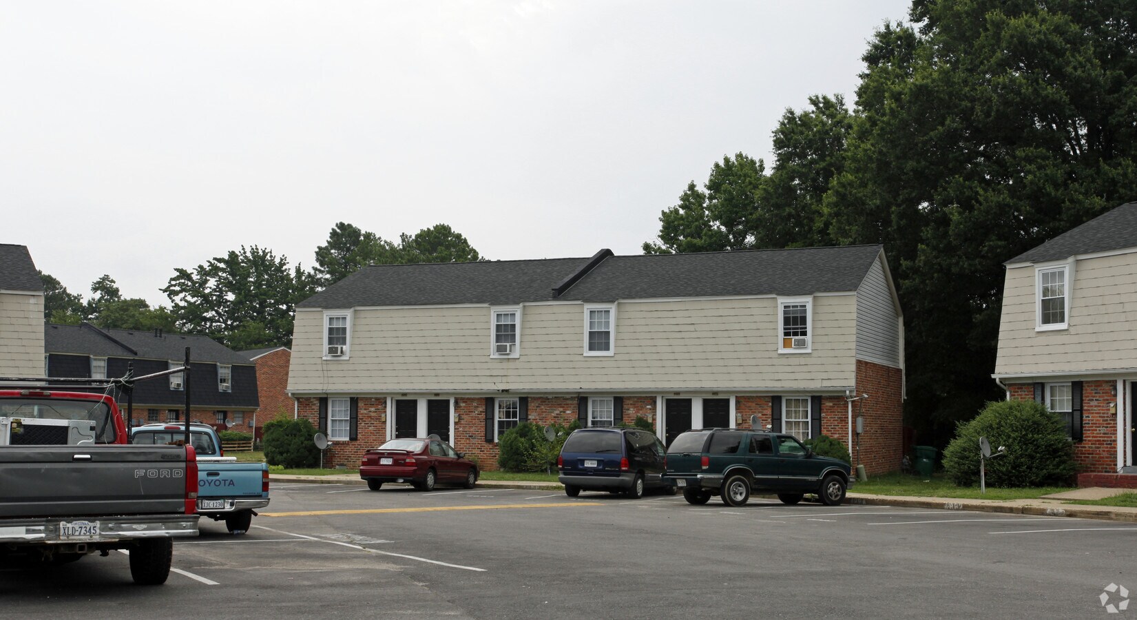 London Square Apartments - London Square Apartments