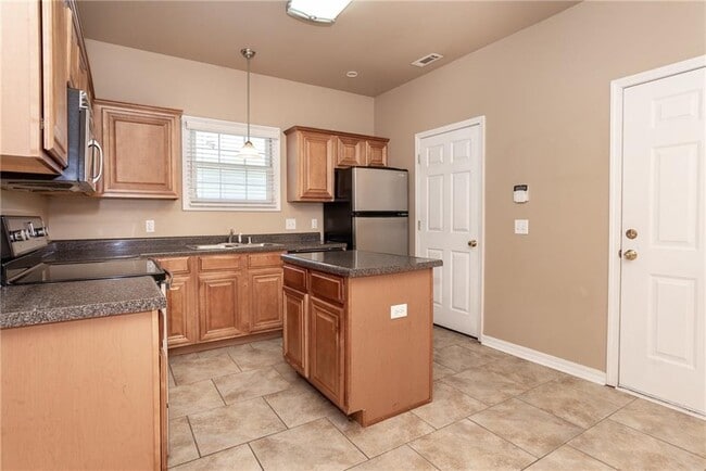 Photo - 3538 Thames Dr