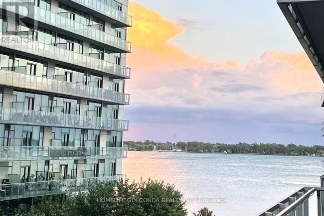 Photo - 29 Queens Quay E Unit 624
