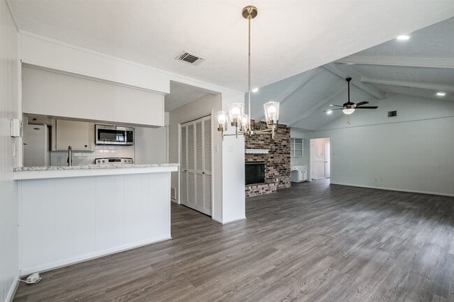 Building Photo - 3311 Palm Desert Ln