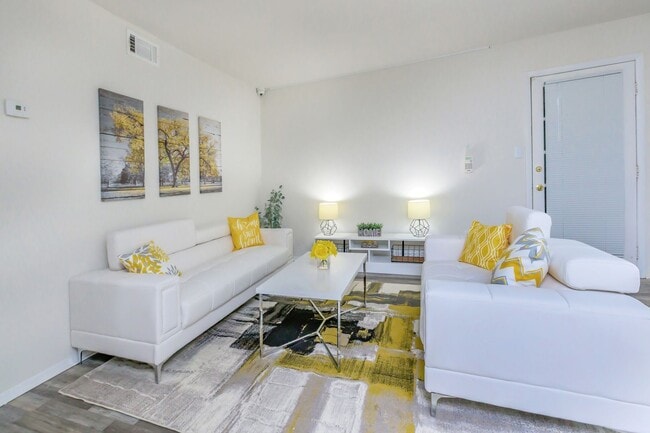 Photo - TANGLEWOOD APARTMENTS