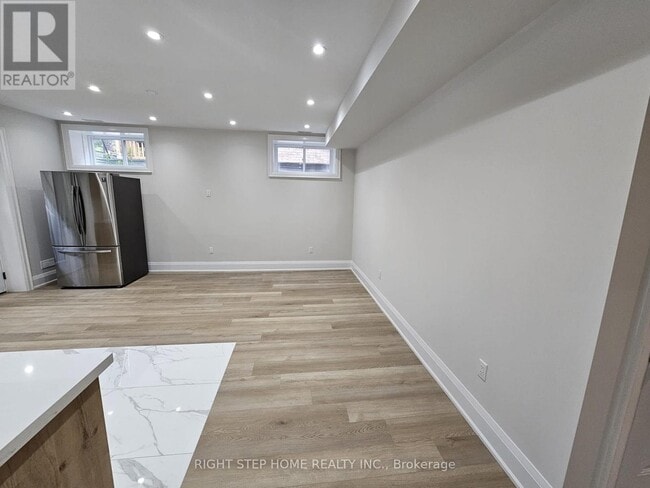 Photo - 41 Sugarbush Square