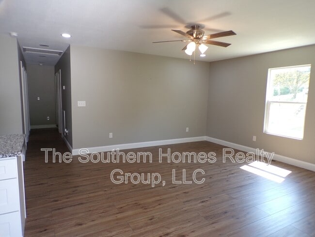 Photo - 533 Anton St