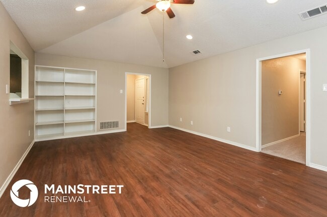 Photo - 521 Anglebluff Dr