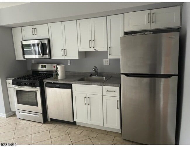 Building Photo - 357 Franklin St Unit 5