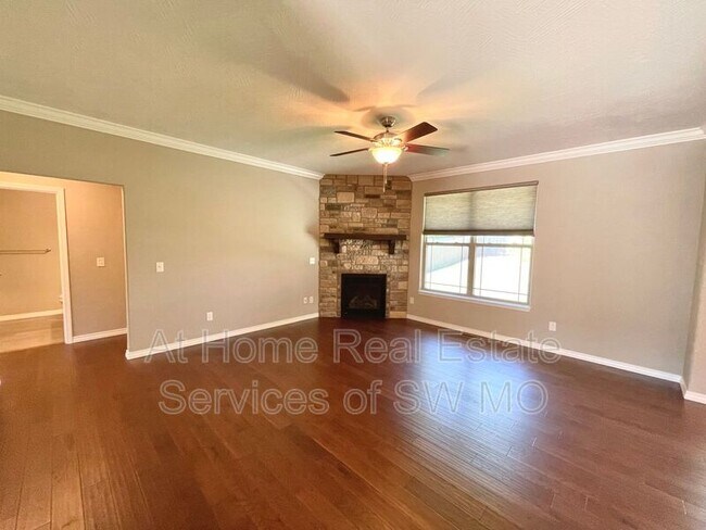 Photo - 113 N Glengary Dr