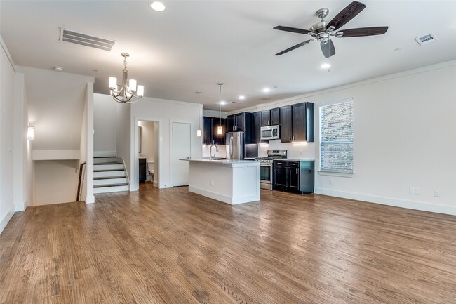Building Photo - 4316 Hartford St Rental