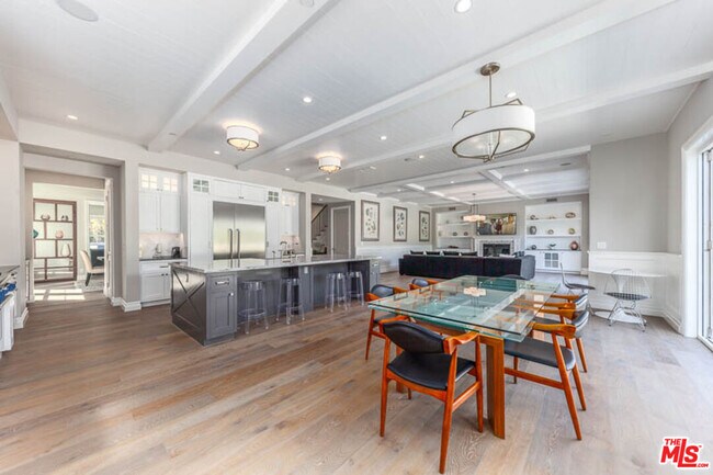 5054 Haskell Ave