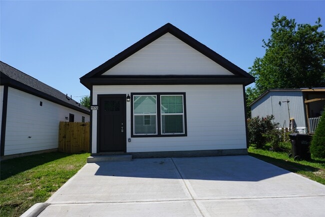 Building Photo - 11755 White Cedar St
