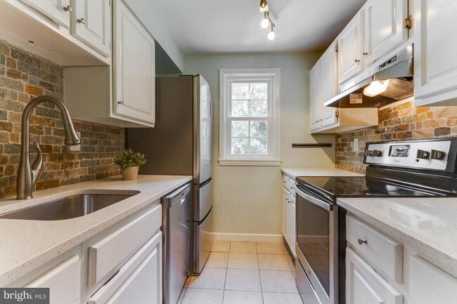 Photo - 806 S Arlington Mill Dr Unit 204