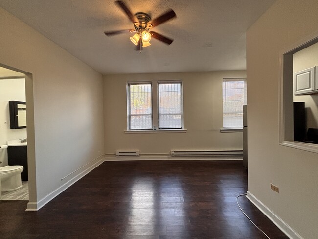 Photo - 3346 N Marshfield Ave Unit 102