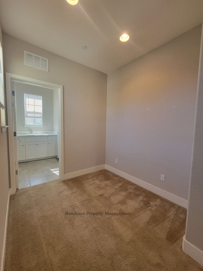 Photo - 1829 Kelly Pl