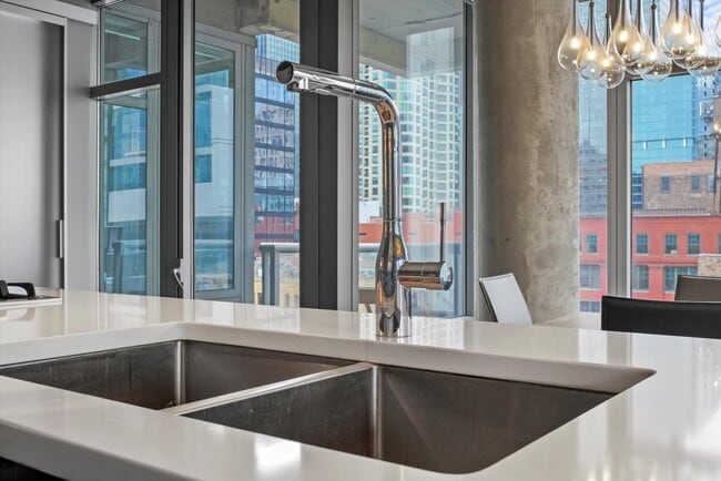 363 W Erie St Unit 28C