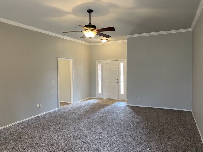 Photo - 4902 Hawthorne Way