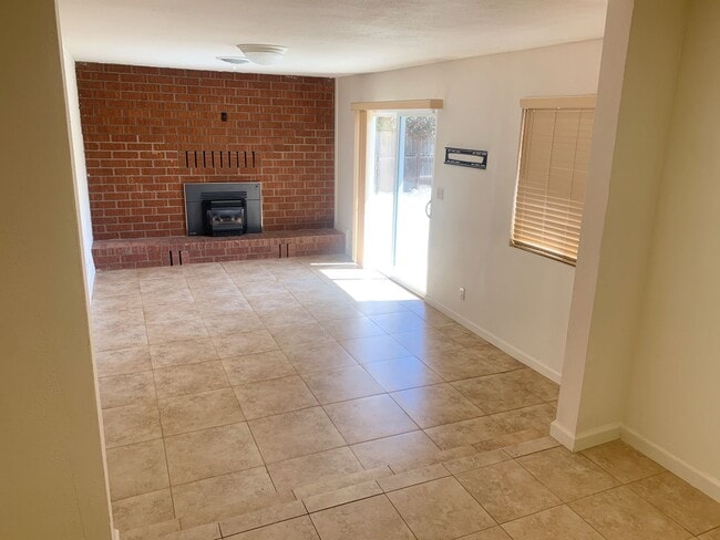 Photo - 3 bedroom home w/ large shop & office space!