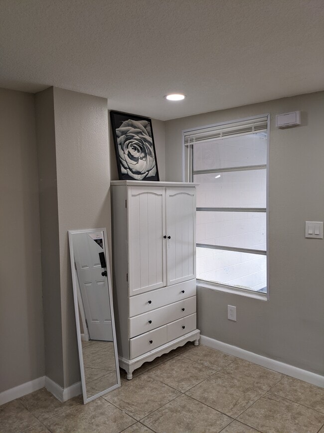 Photo - Post Rd Unidad 1