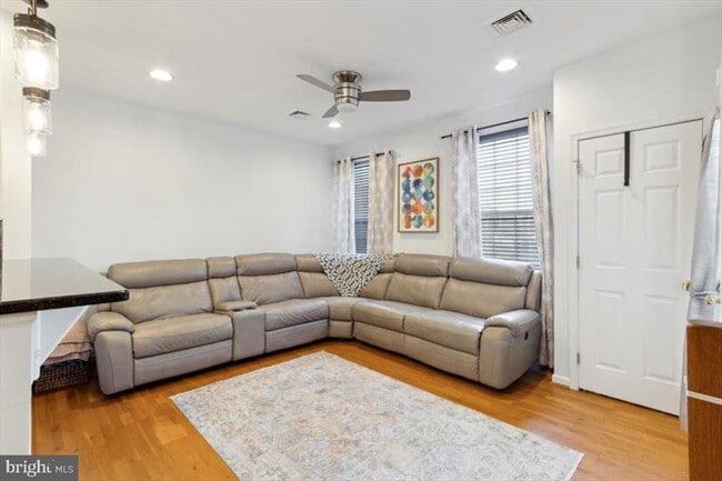 Generous sunlit LR - 3152 W Master St Unit 3152 W. Master - #58