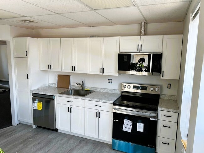 Building Photo - 829 Main St Unit 2nd Floor