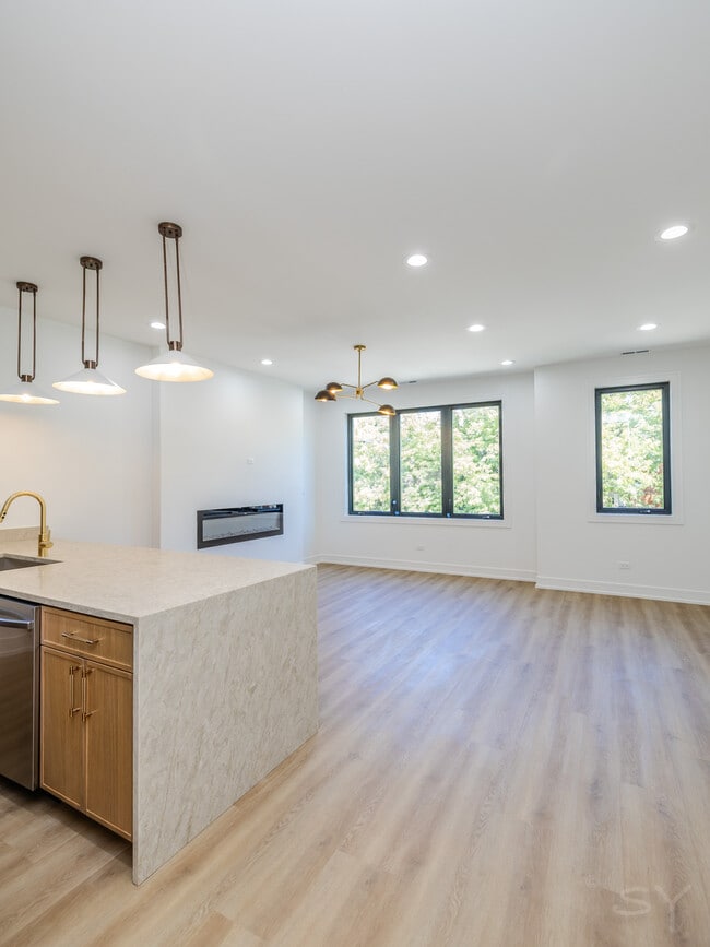 3327 W Division St Unit 1